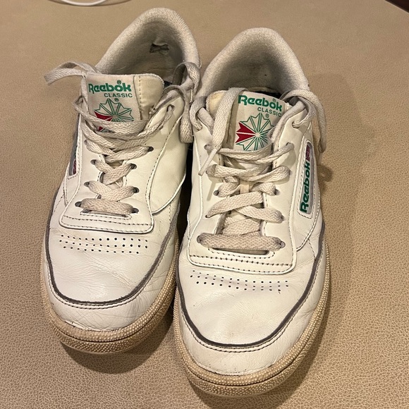 Women’s 7.5 Reebok Sneakers - Picture 3 of 5